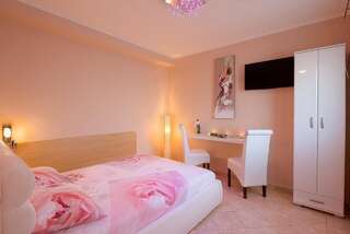 Апарт-отели Vila Simona Будва Апартаменты с балконом-1